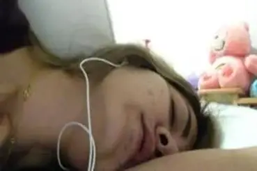 Dokumentasi Tante Cantik Bersantai Di Kasur poster
